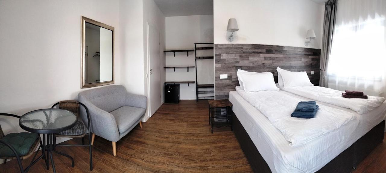 Casa Comilor Bed and Breakfast Surdesti  Eksteriør billede