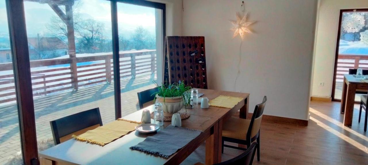 Casa Comilor Bed and Breakfast Surdesti  Eksteriør billede